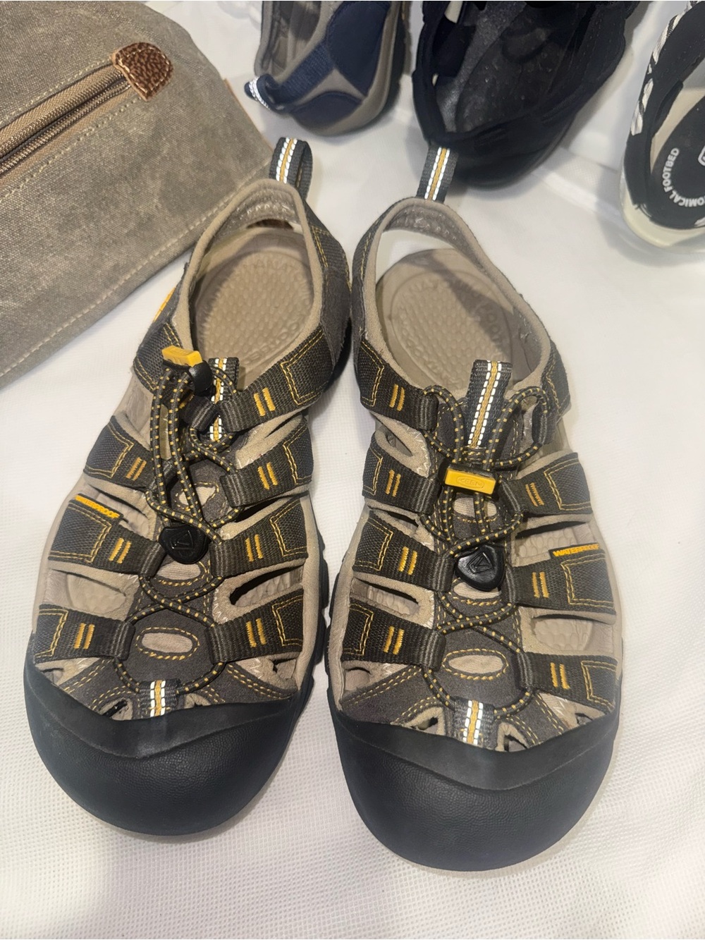 KEEN NEWPORT H2 MENS Sz 8 WATERPROOF SANDALS